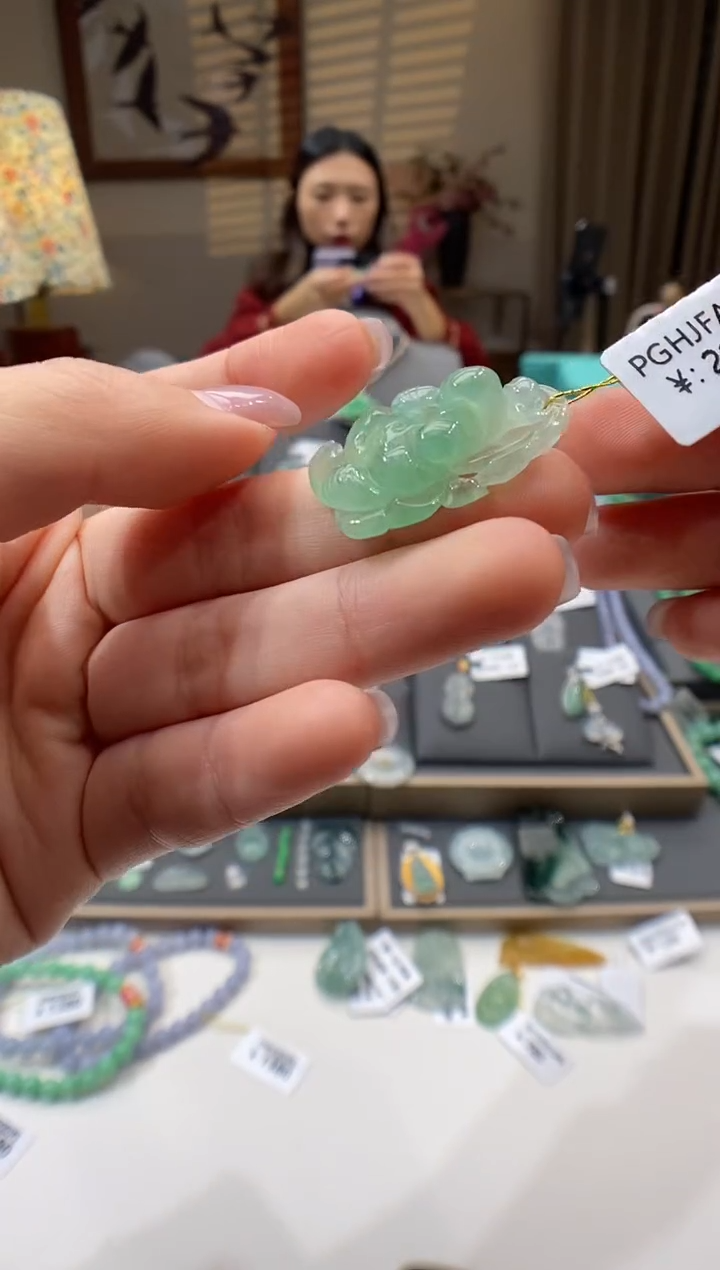 【闪购商品】翡翠颈饰未镶嵌荷花