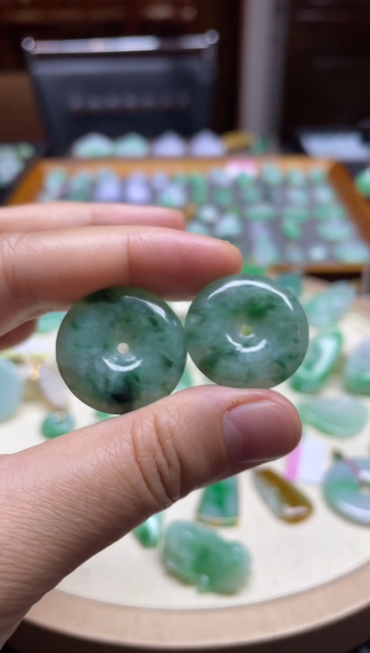 【闪购商品】翡翠未镶嵌颈饰平安扣