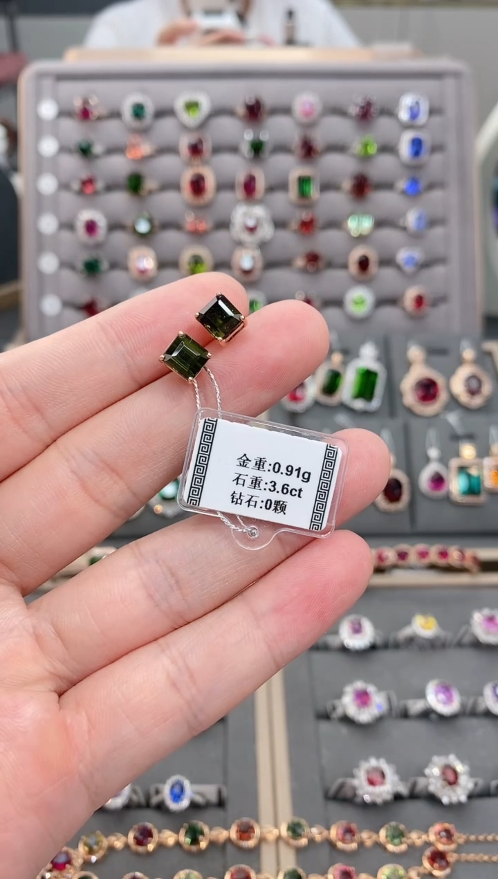 18K金镶嵌耳饰碧玺3.6   