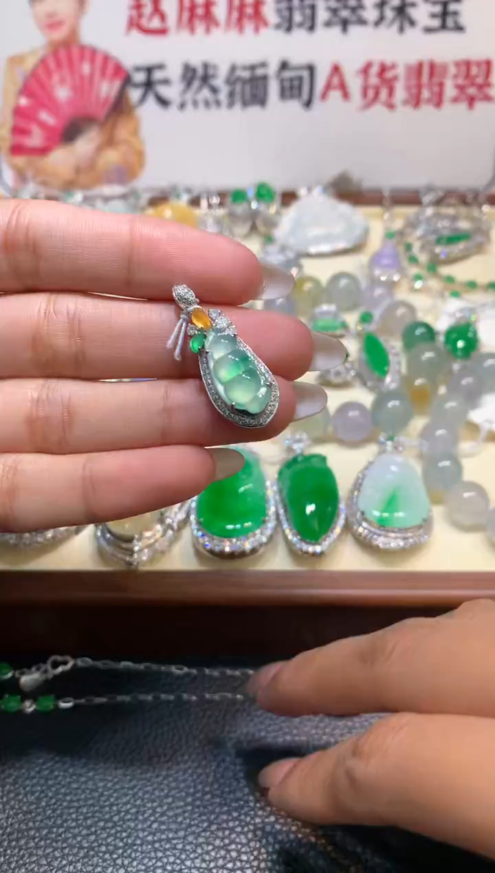 颈饰18K金镶嵌翡翠1