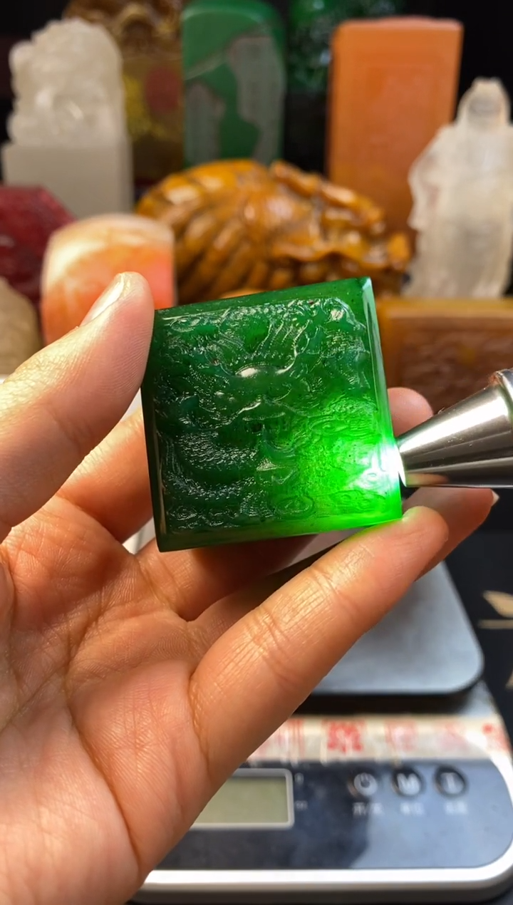 寿山石印石绝绿龙扁4*4（江南烟雨）