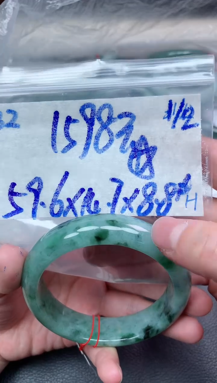 未镶嵌定制翡翠32毛货需精细抛光手镯拍一发一