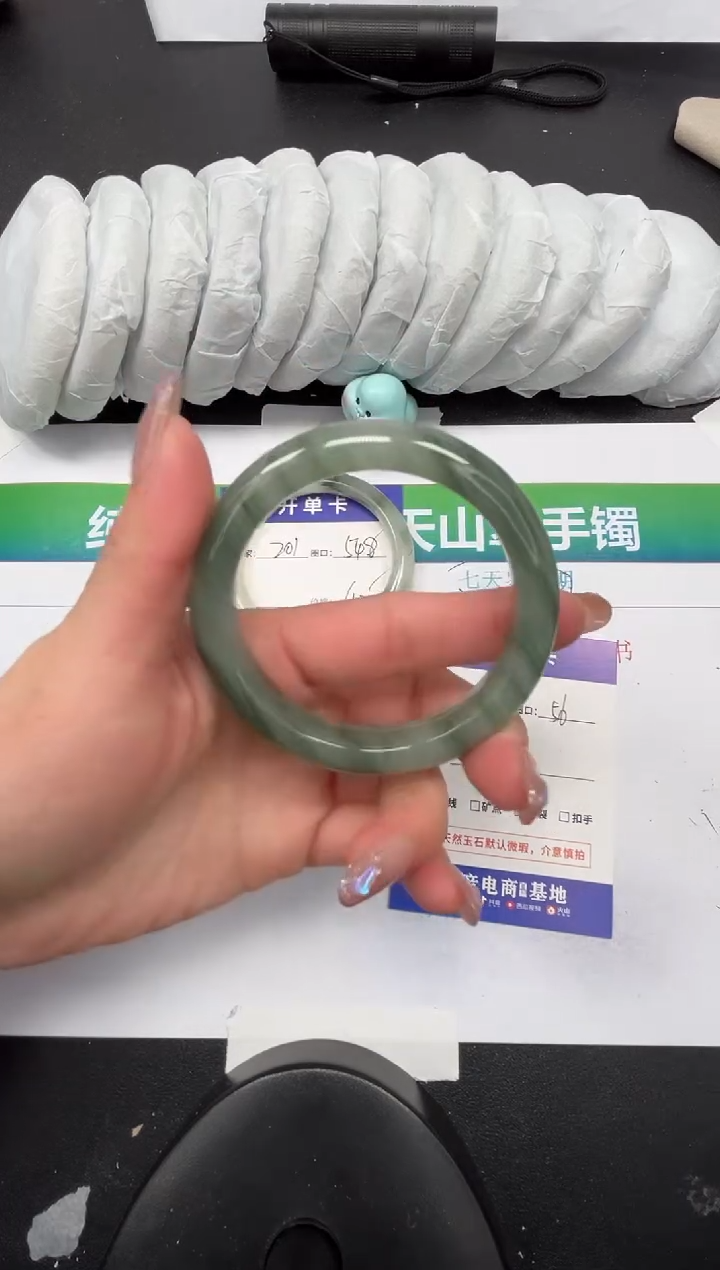 【闪购商品】石英质玉手镯未镶嵌202-56