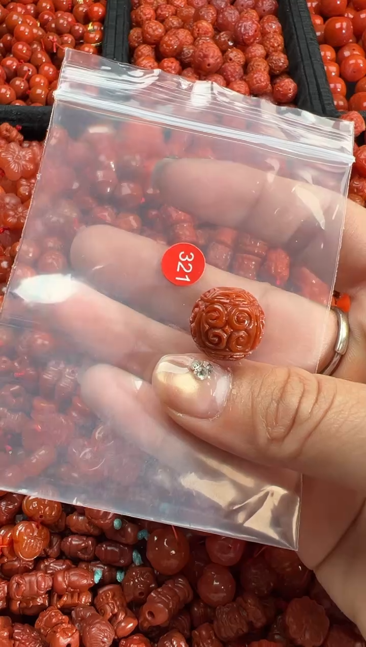 南红玛瑙合金颈饰1