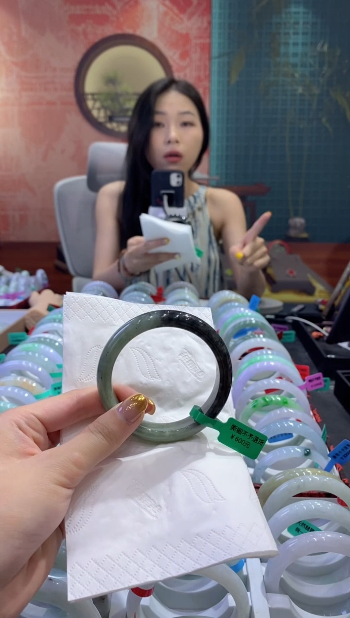 翡翠手镯未镶嵌多人09970