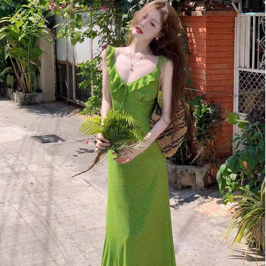 夏季新款法式复古碎花吊带露脐收腰显瘦度假长裙女
