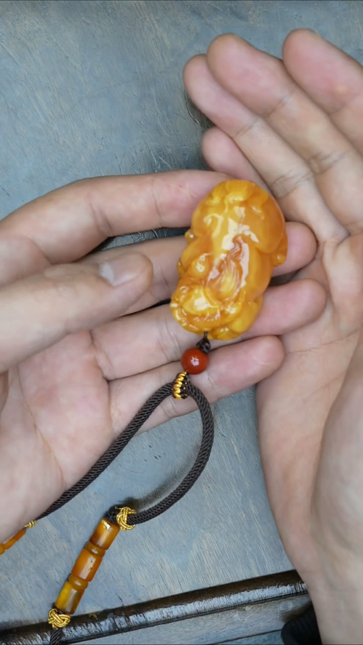 【闪购商品】琥珀裸石未镶嵌老蜡貔貅吊坠多样性发其一