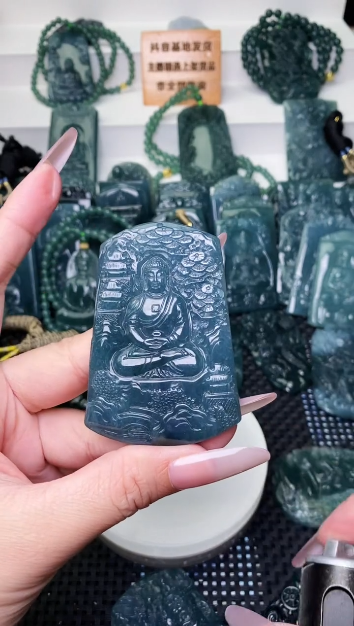 颈饰未镶嵌翡翠 