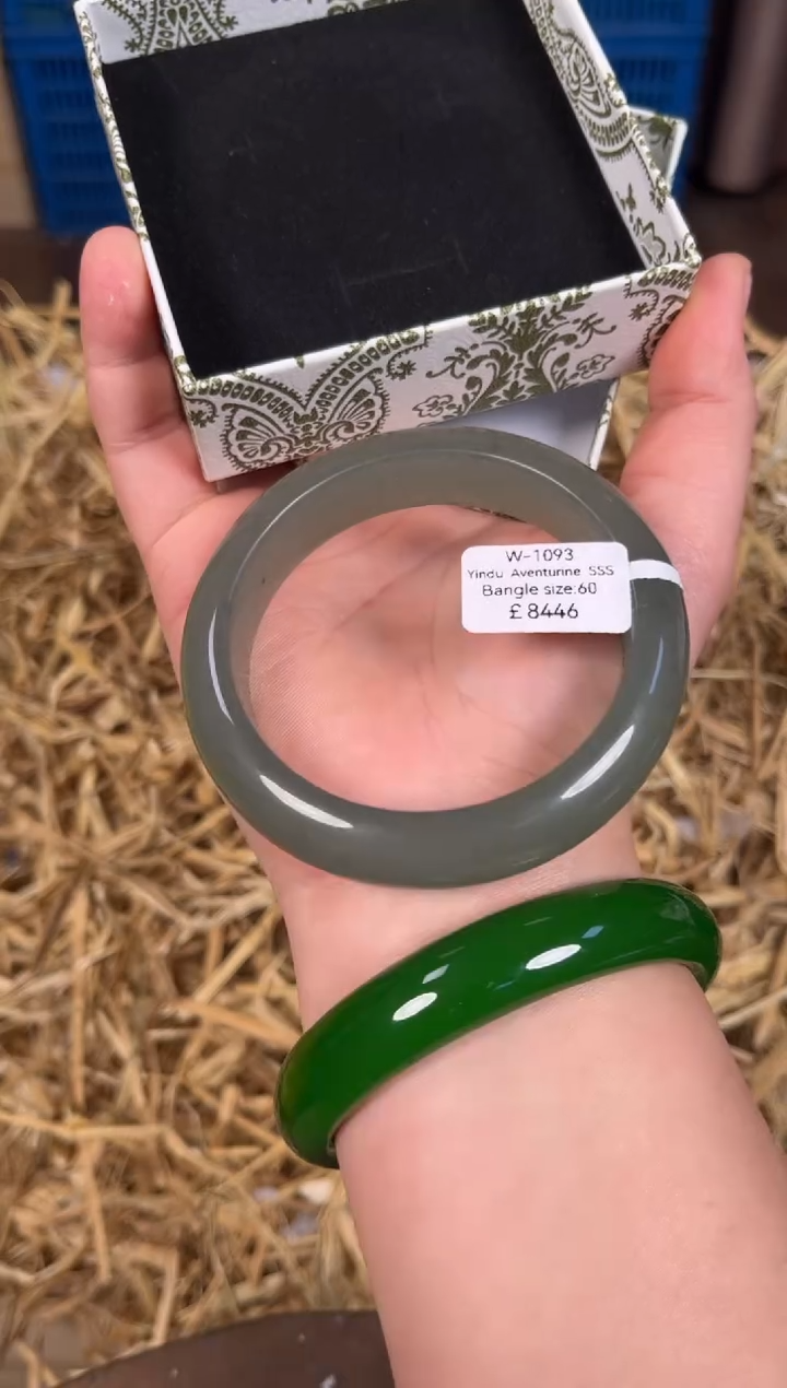 未镶嵌手镯石英质玉W1093