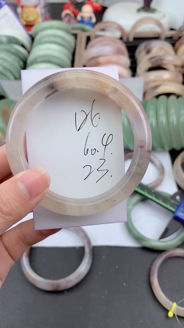 未镶嵌手镯石英质玉126