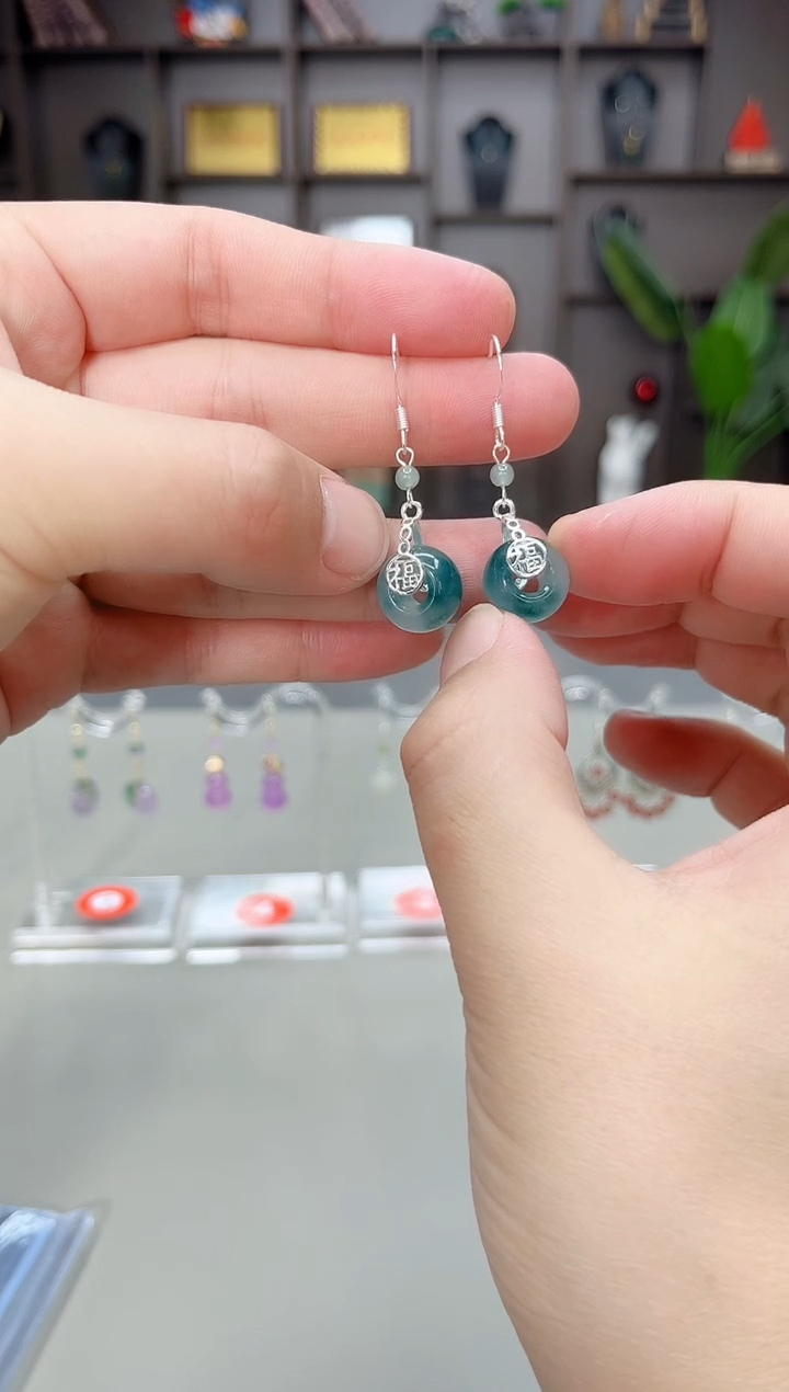 未镶嵌石英质玉（天山翠）耳饰721000