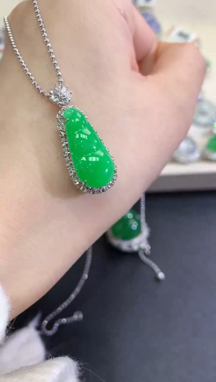 【闪购商品】翡翠颈饰18K金镶嵌B147   