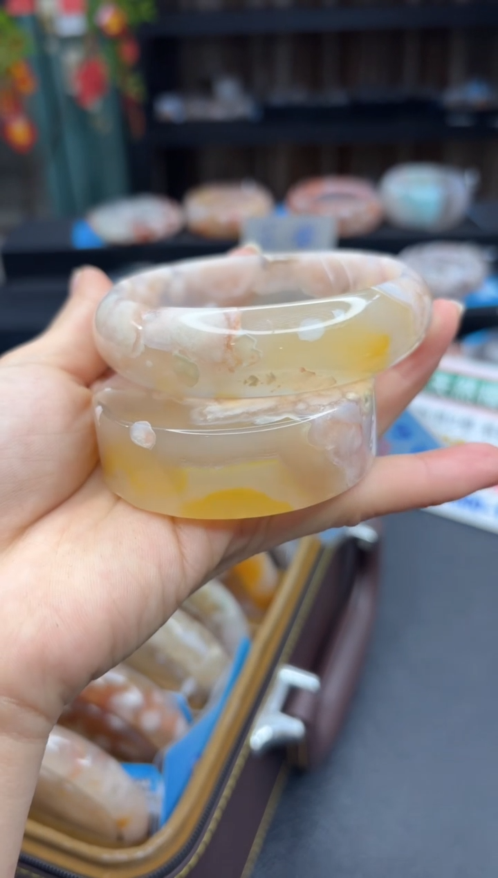 【闪购商品】石英质玉手镯未镶嵌2047（65圈贈送鐲心）