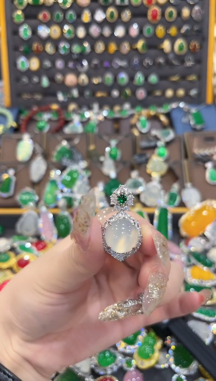 玛瑙/玉髓未镶嵌颈饰1