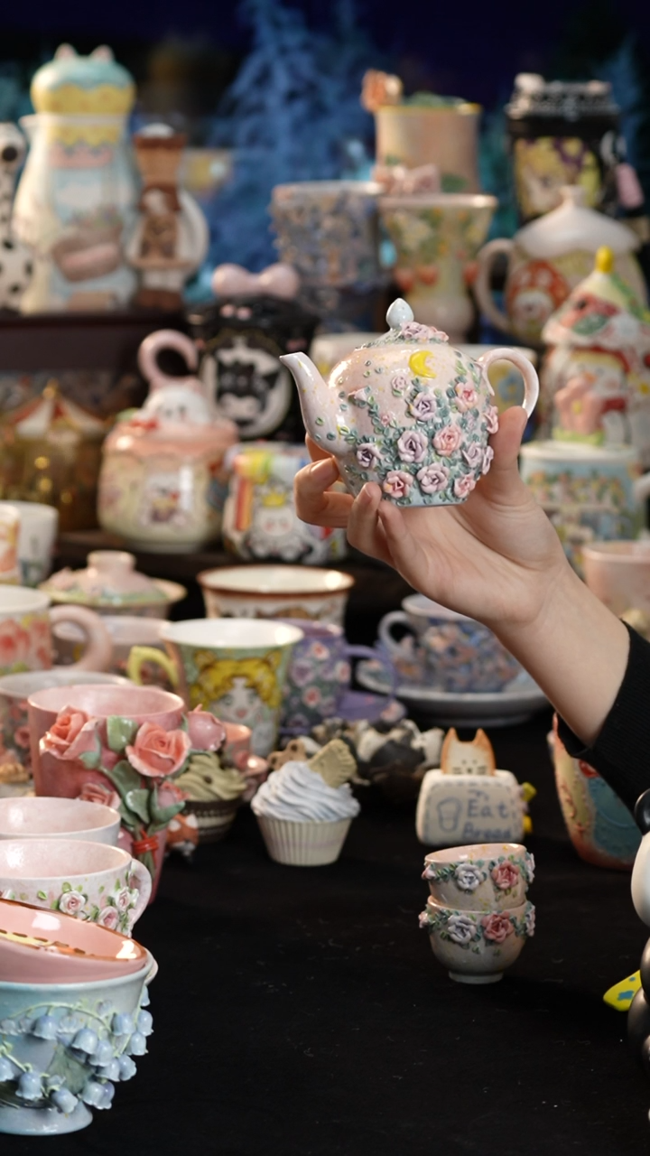 摆件陶景德镇釉下彩手绘设计师款陶瓷