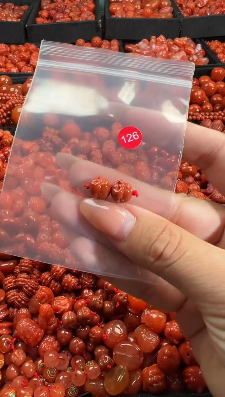南红玛瑙未镶嵌颈饰1