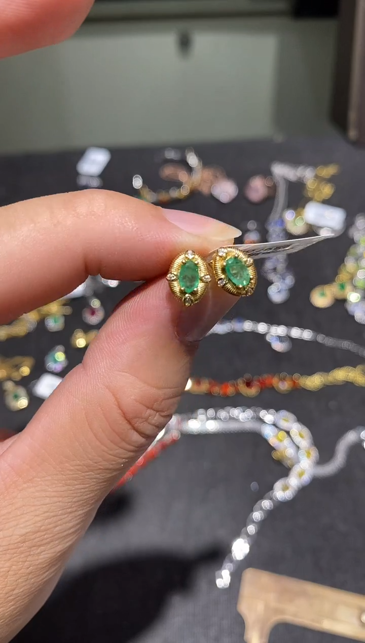 银S925镶嵌耳饰祖母绿耳钉