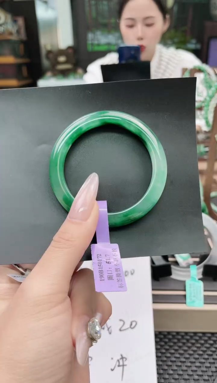 未镶嵌手镯石英质玉（非洲翠）手镯