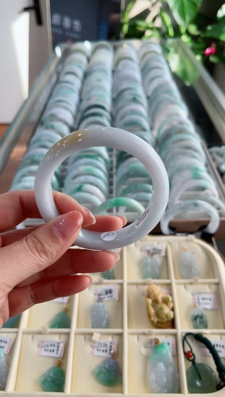 【闪购商品】翡翠手镯未镶嵌57.3圈口天然A货翡翠手镯