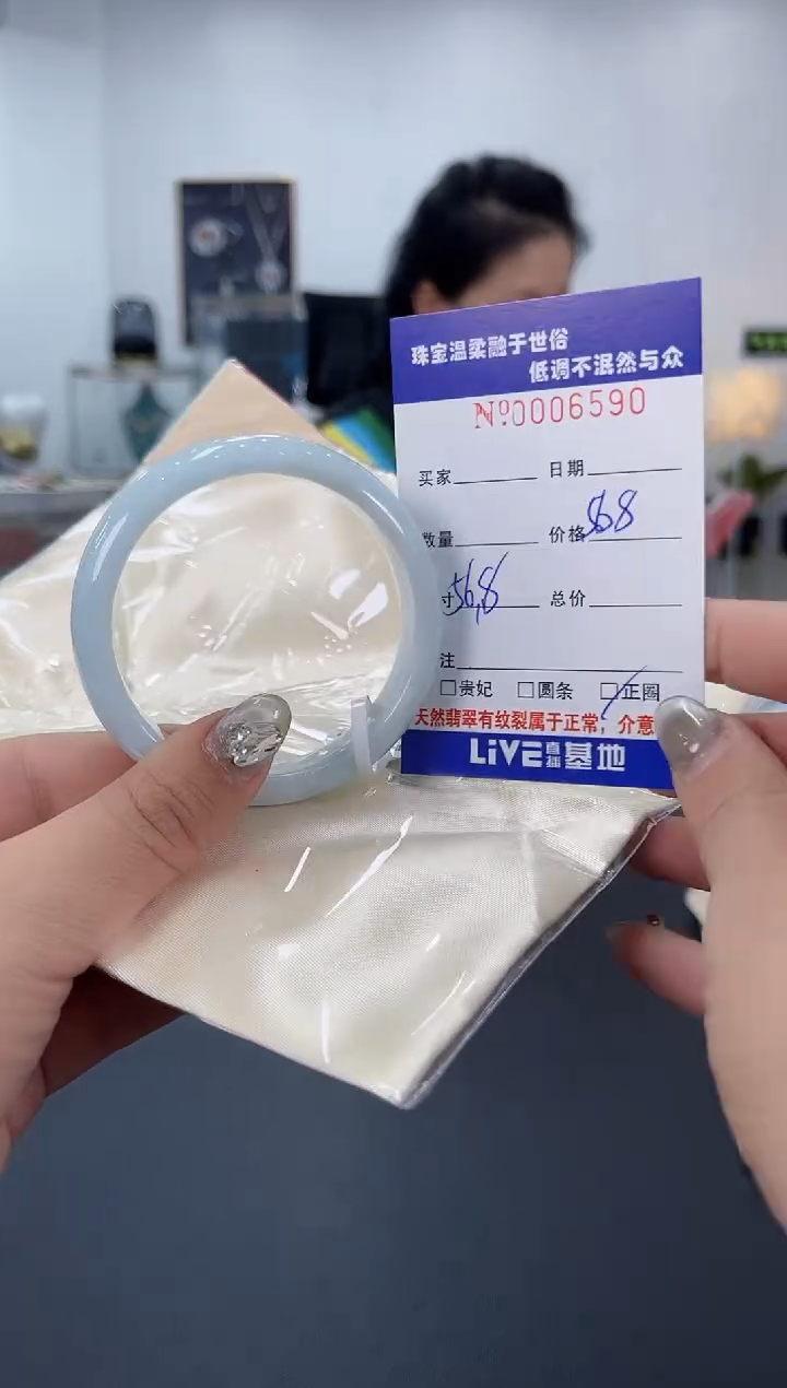 【闪购商品】翡翠手镯未镶嵌天然翡翠A货