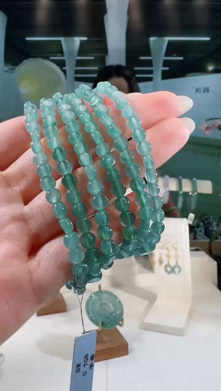未镶嵌手串翡翠手串多样性发一