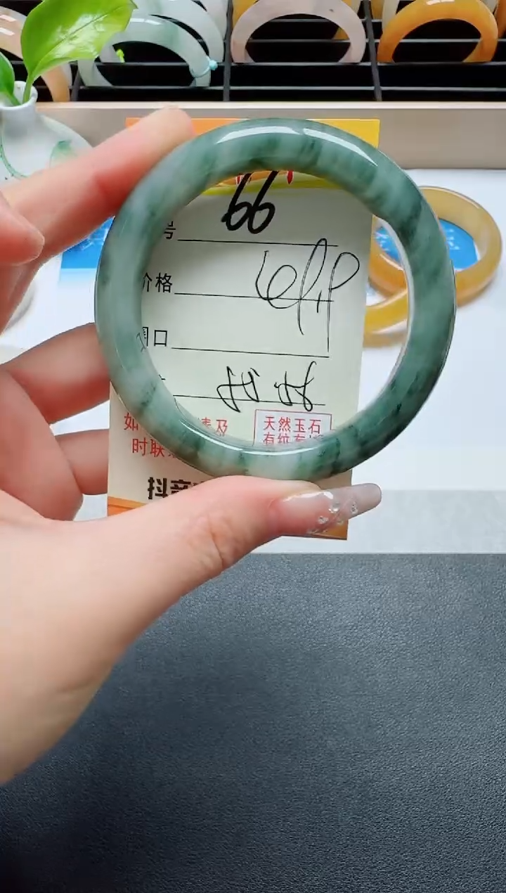 【闪购商品】石英质玉手镯未镶嵌66