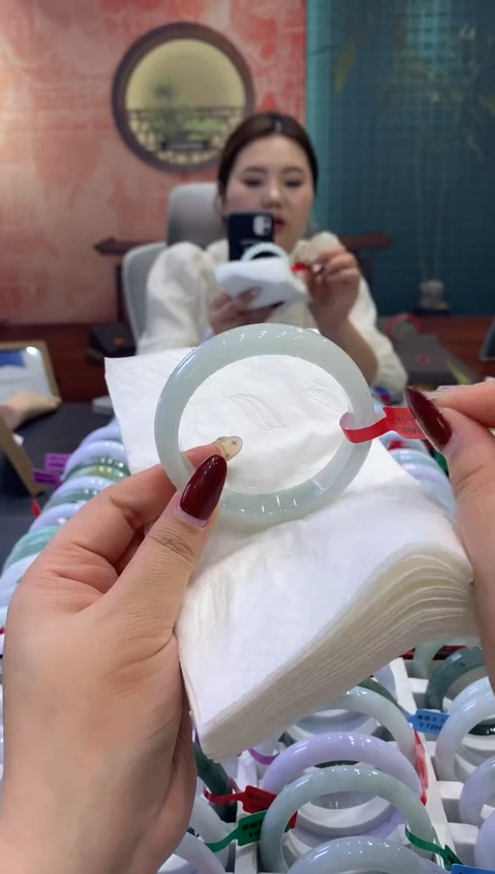 【闪购商品】翡翠手镯未镶嵌多人009030