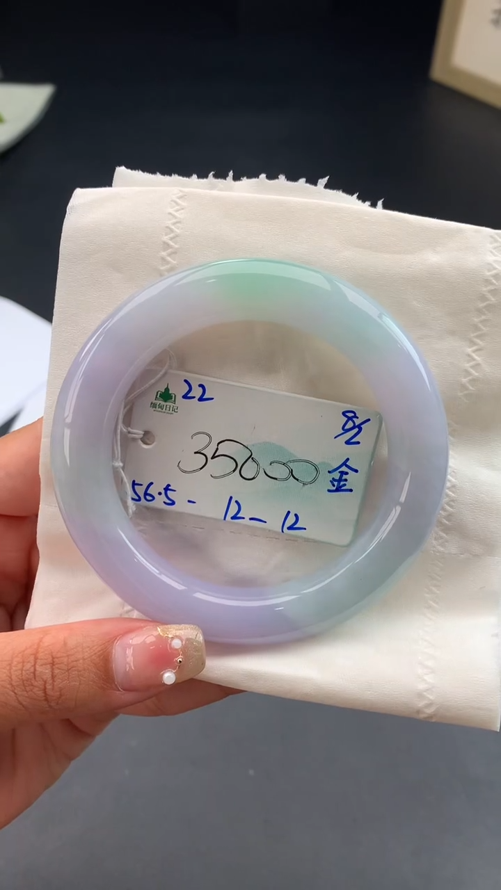 【闪购商品】翡翠手镯未镶嵌 #情人节#送礼，下单联系客服核对地址~