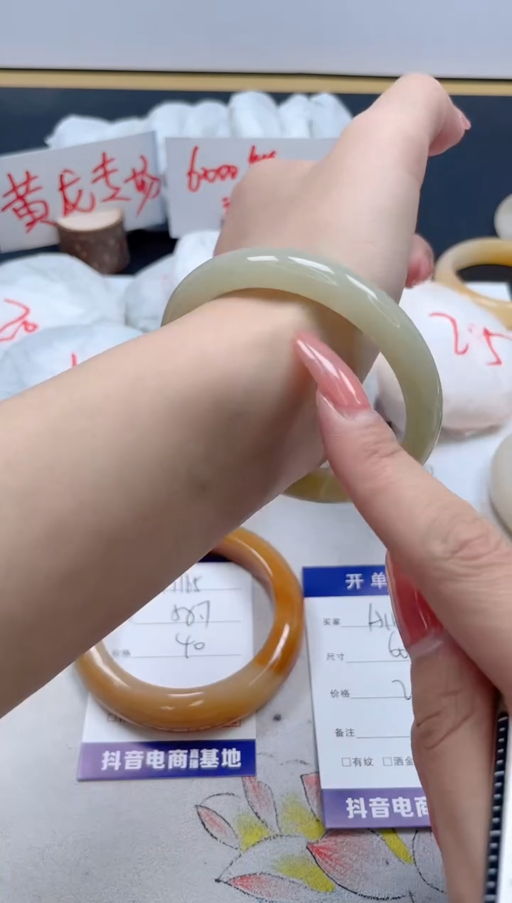 【闪购商品】石英质玉手镯未镶嵌A166/60.5