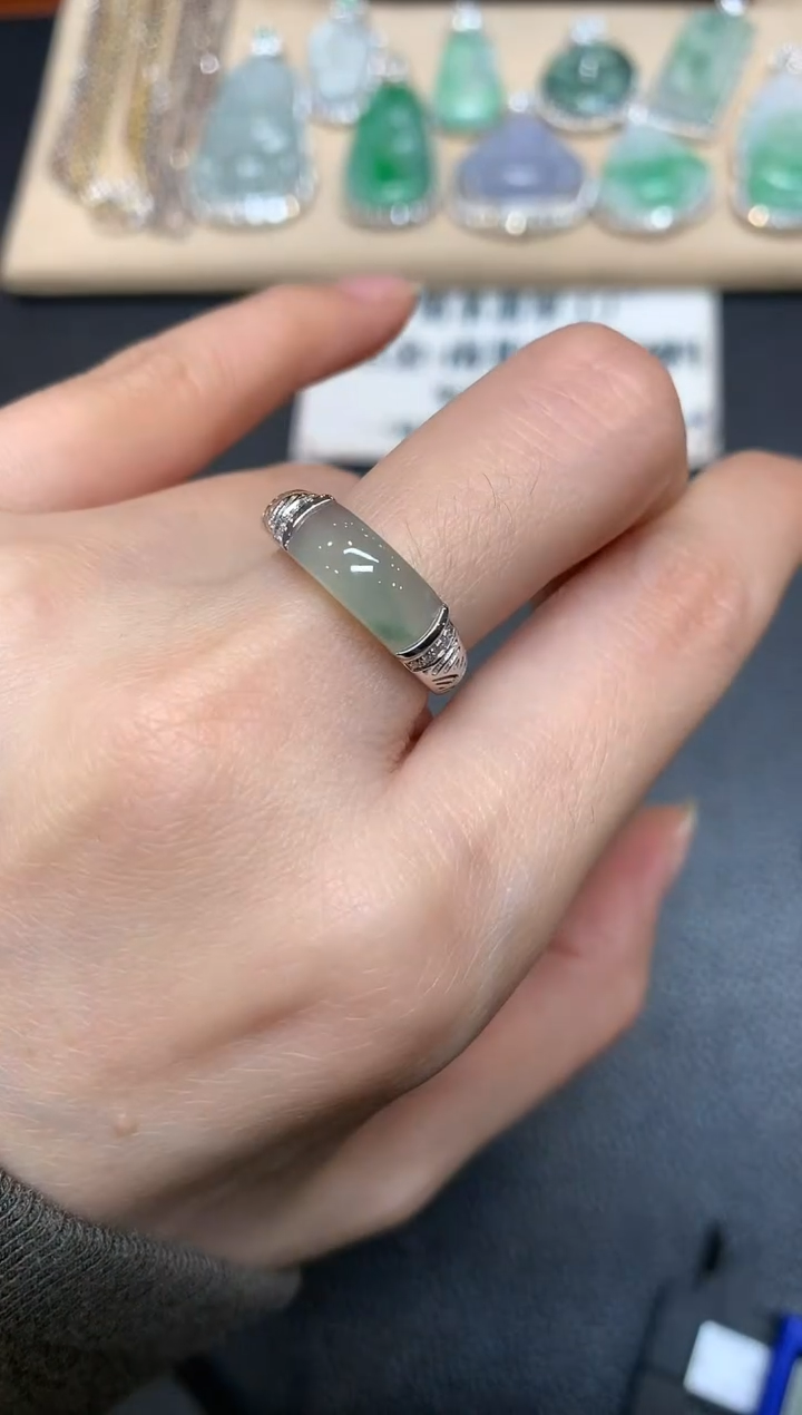 【闪购商品】翡翠戒指18K金镶嵌【无服务费