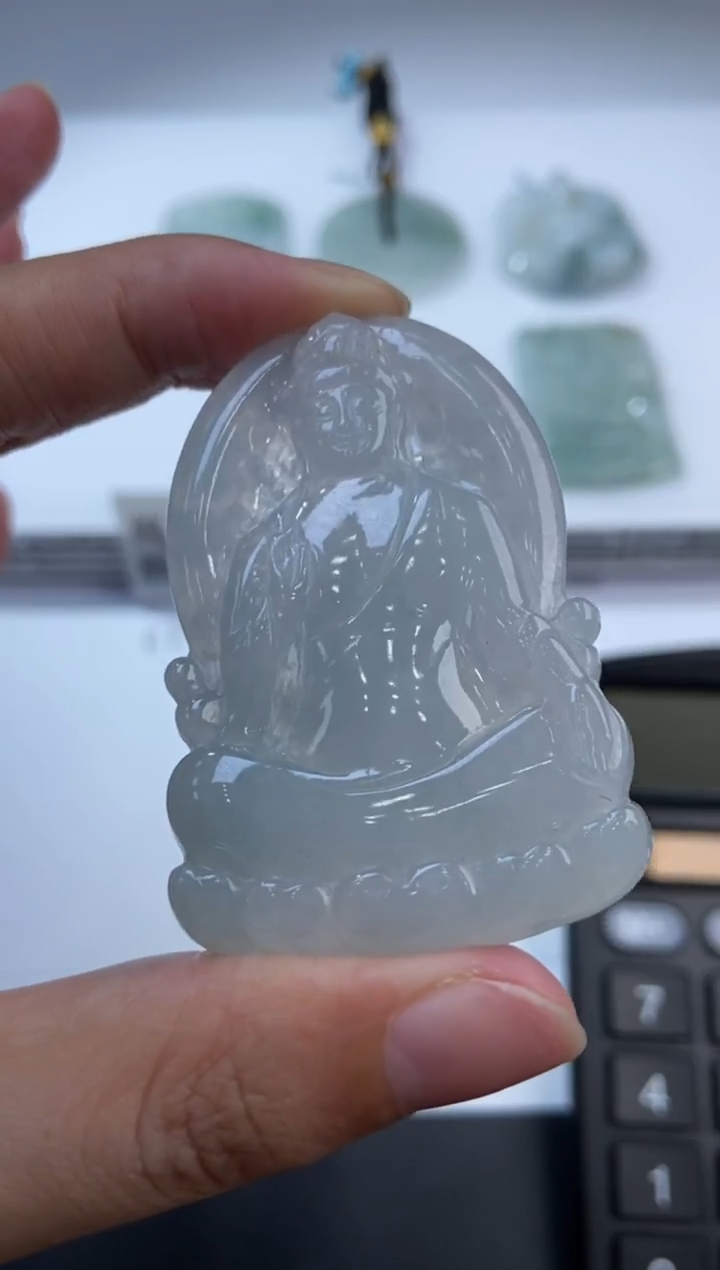 未镶嵌挂件翡翠372775     多人 