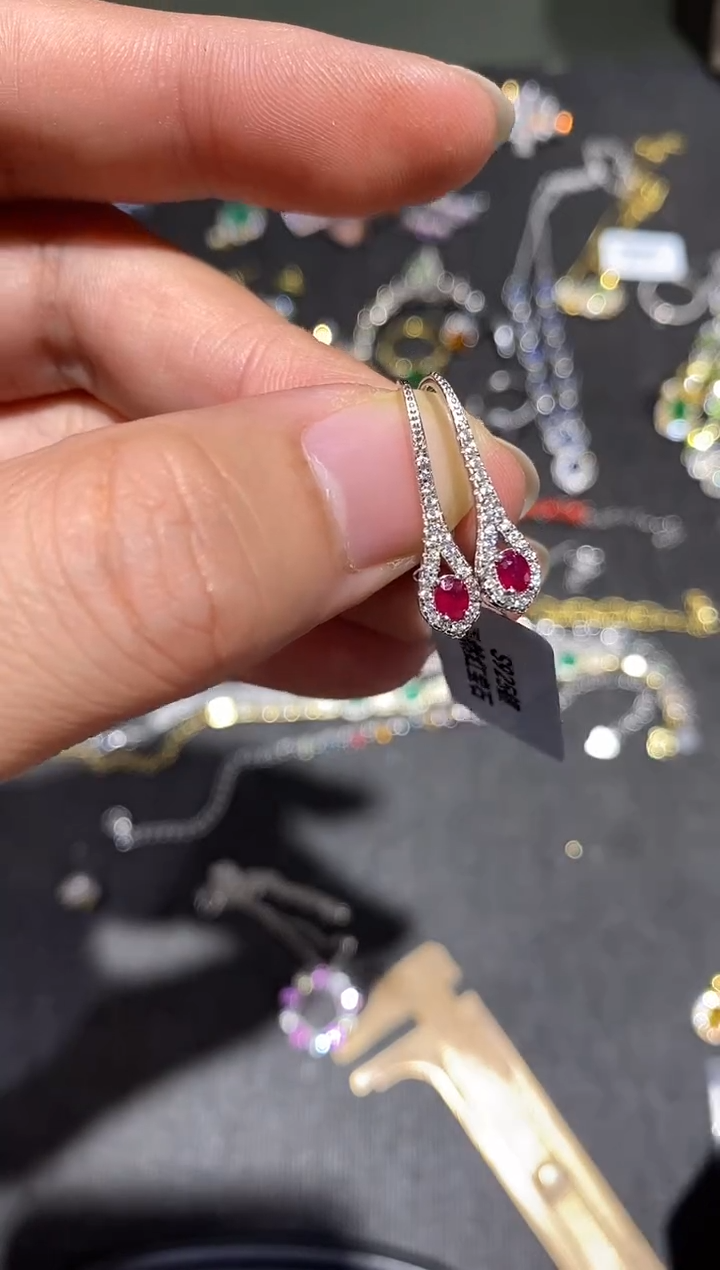 银S925镶嵌耳饰红宝石耳钉