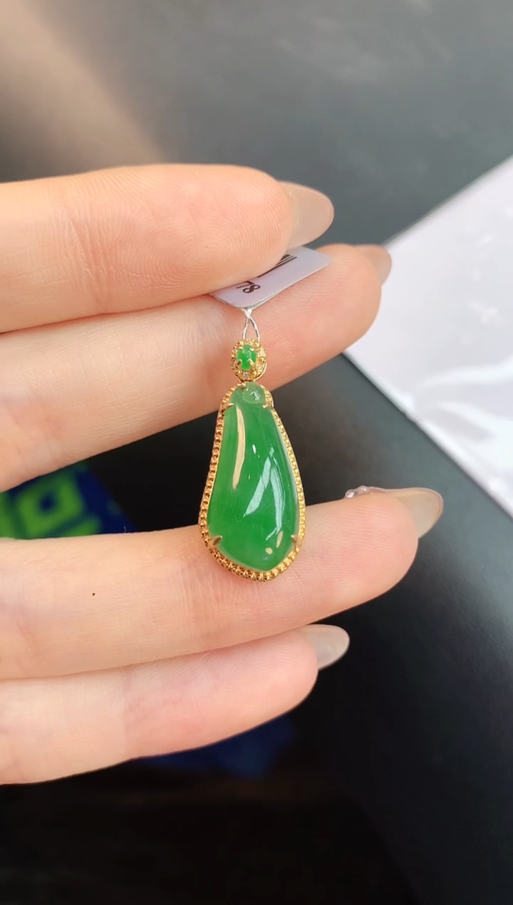 【闪购商品】翡翠颈饰18K金镶嵌赠礼盒证书 珍珍