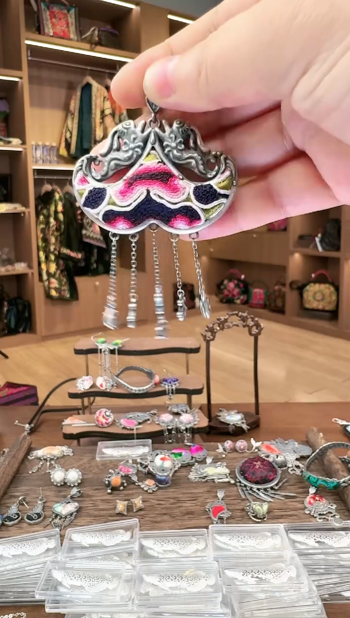 【闪购商品】织绣600黔东南苗族刺绣