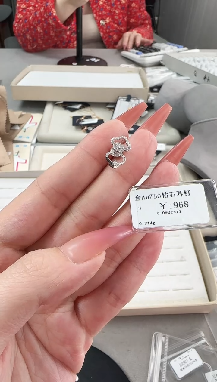 【闪购商品】钻石耳饰18K金镶嵌B2599908900924