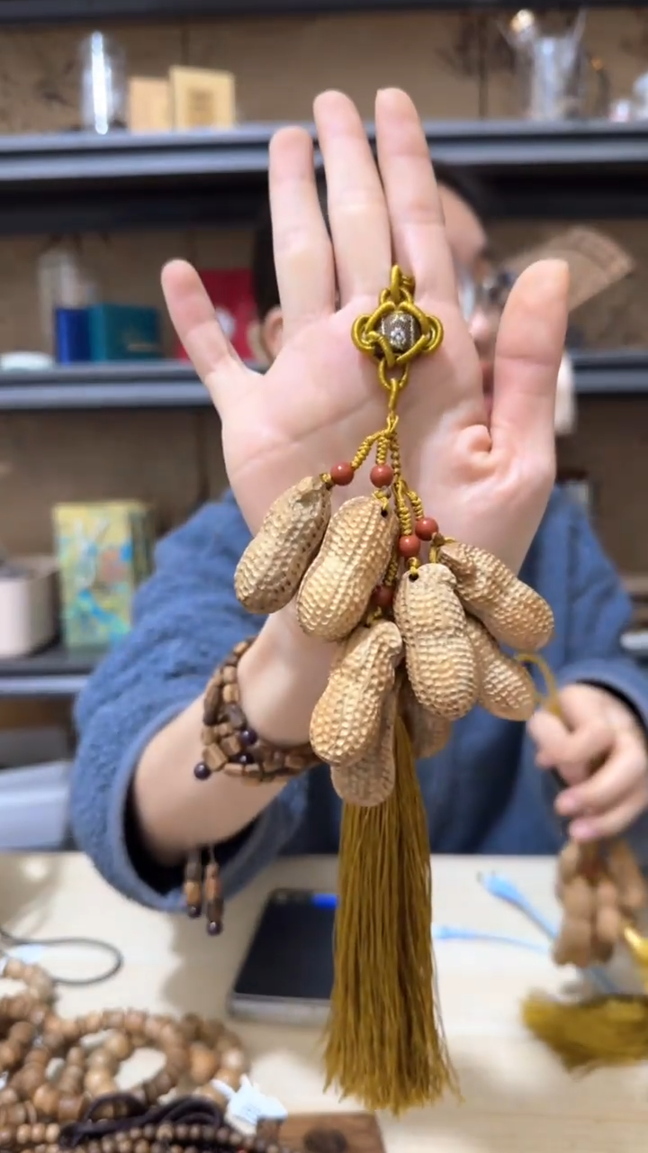 【闪购商品】沉香吊坠越南顺化雕刻沉香挂件多样性发一个