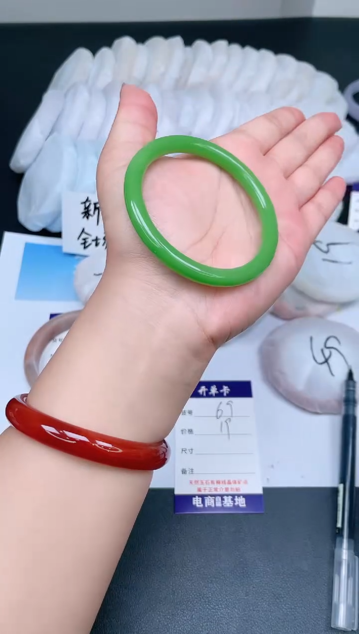 【闪购商品】石英质玉手镯未镶嵌69-59