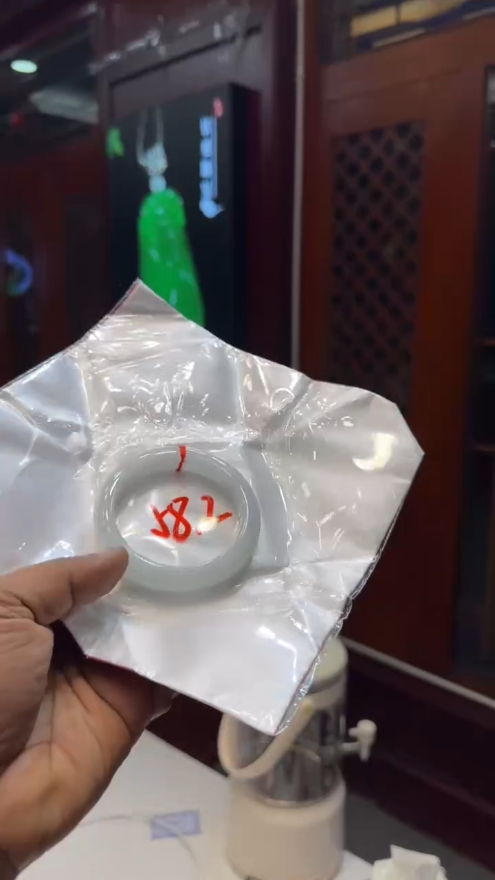 未镶嵌手镯翡翠手镯