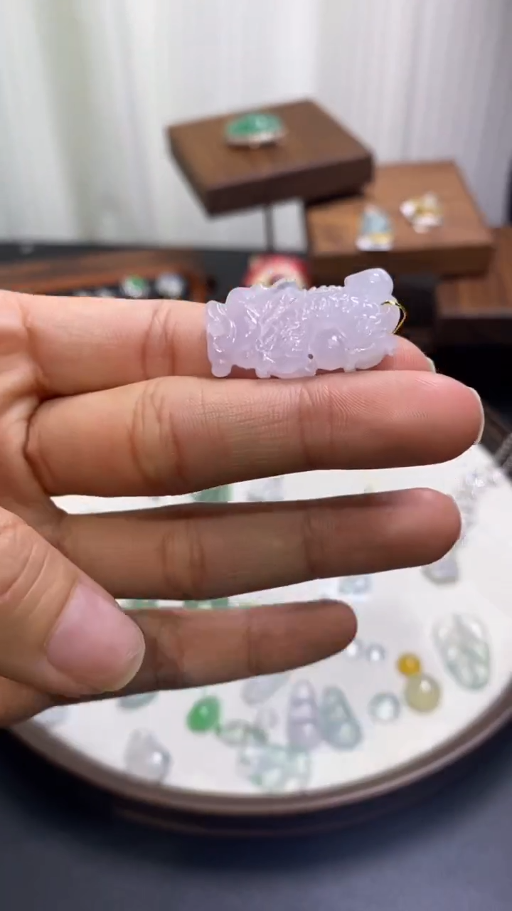 【闪购商品】翡翠颈饰未镶嵌龙