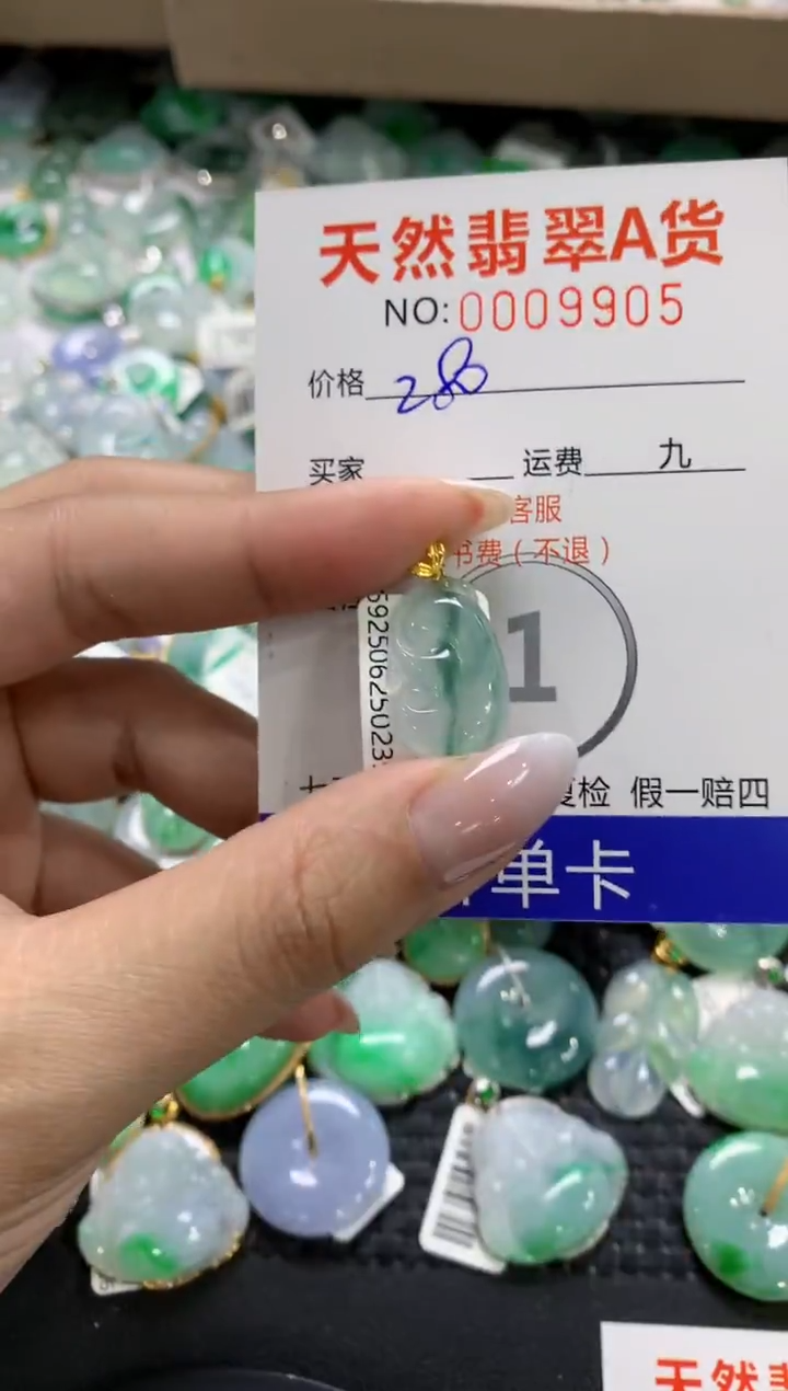 颈饰18K金镶嵌翡翠1111111111111111