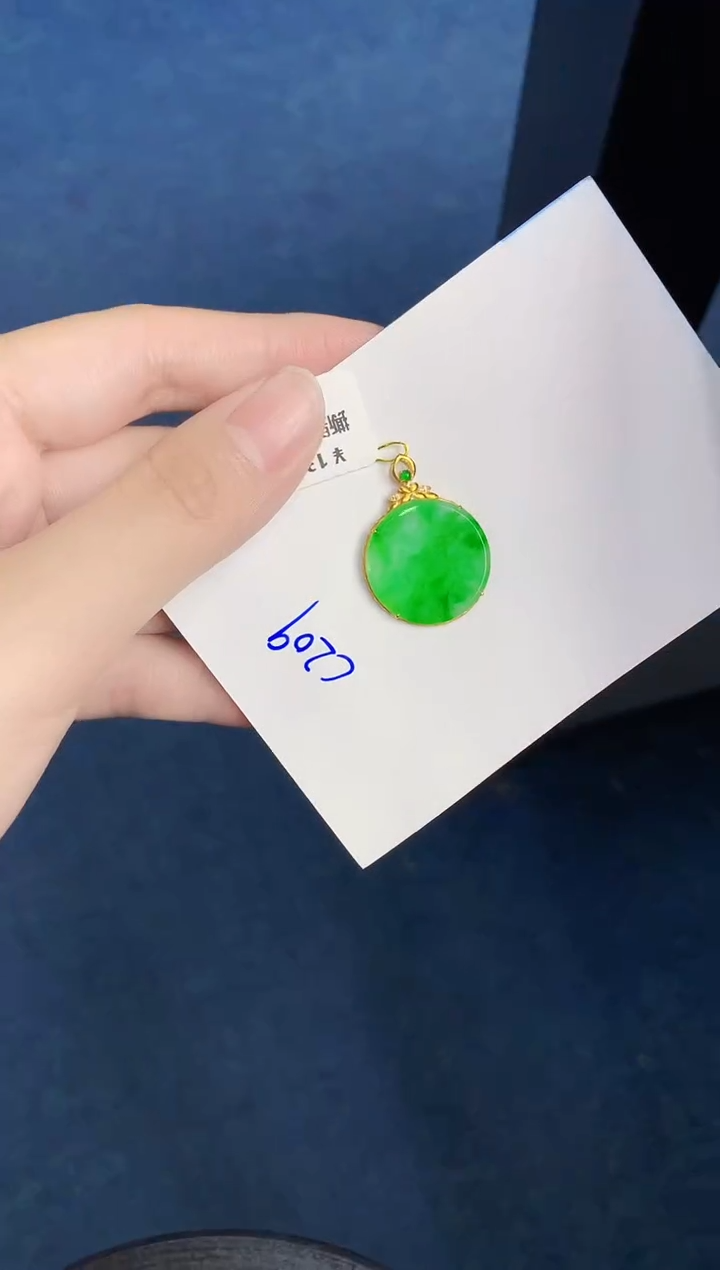 翡翠18K金镶嵌颈饰0000000000