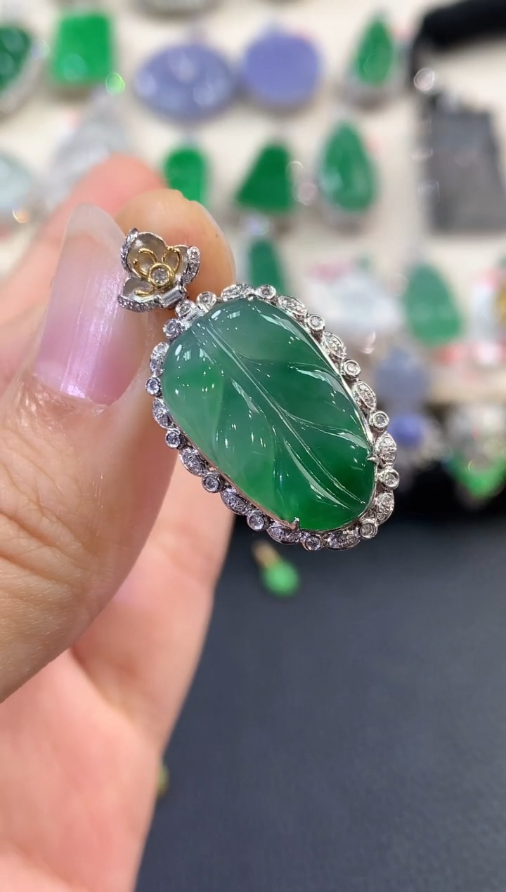 【闪购商品】翡翠吊坠(不含链)18K金镶嵌 B52