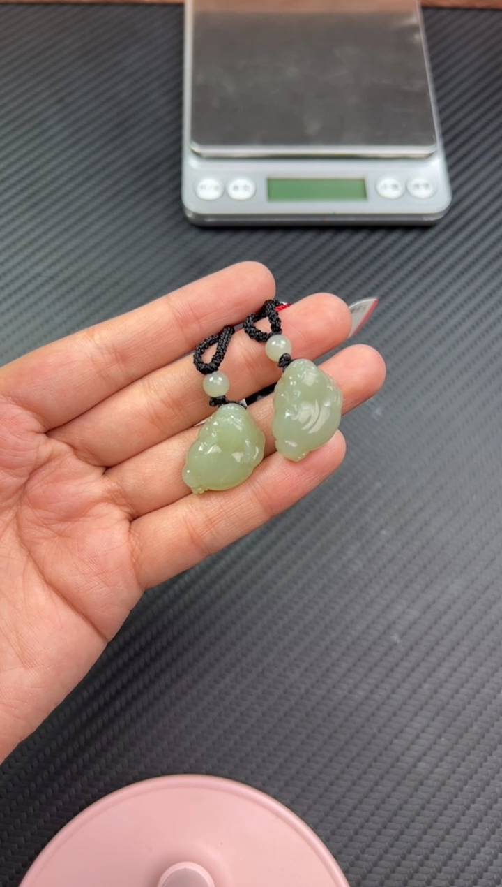 【闪购商品】和田玉吊坠(赠链)未镶嵌且末微色差近矿