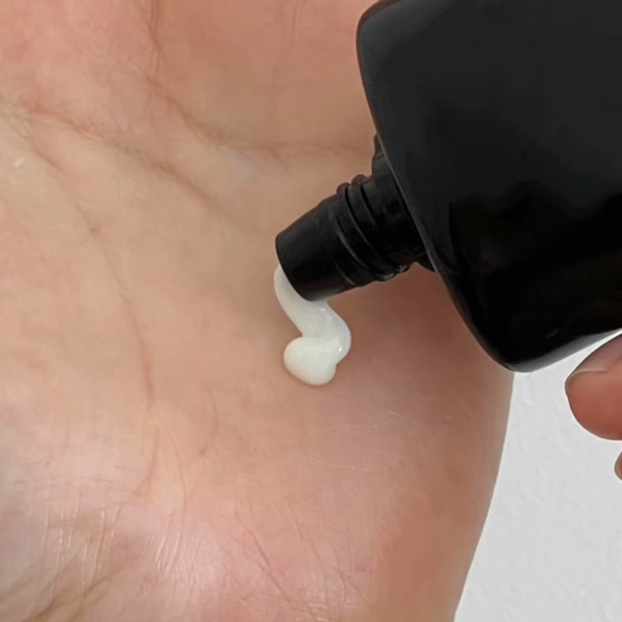 【言言分享丹丹】黑色轻薄水润防晒霜