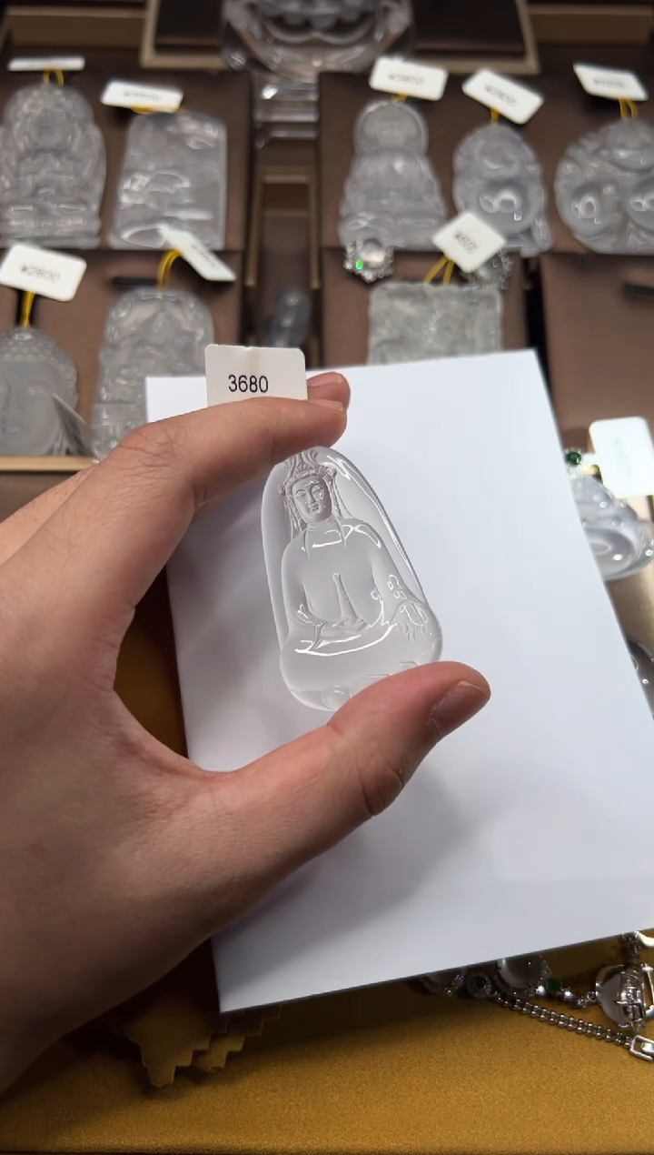 石英质玉吊坠未镶嵌素衣观音