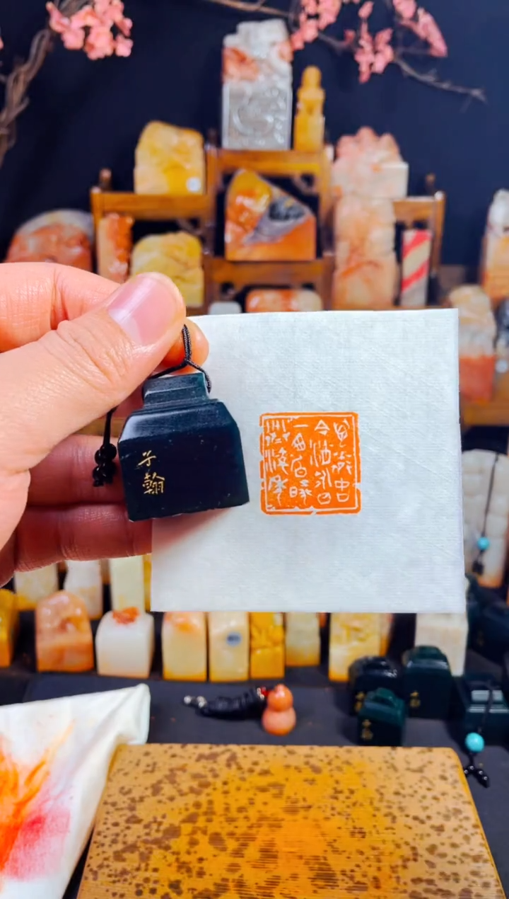 【闪购商品】雅安绿印石手工篆刻《万卷古今消永日一窗昏晓送流年》