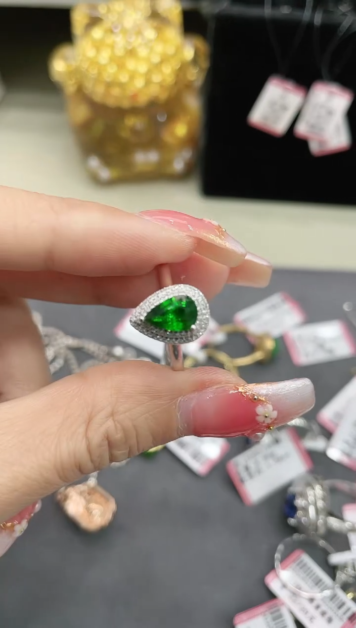 【闪购商品】石榴石（沙弗莱）戒指18K金镶嵌·