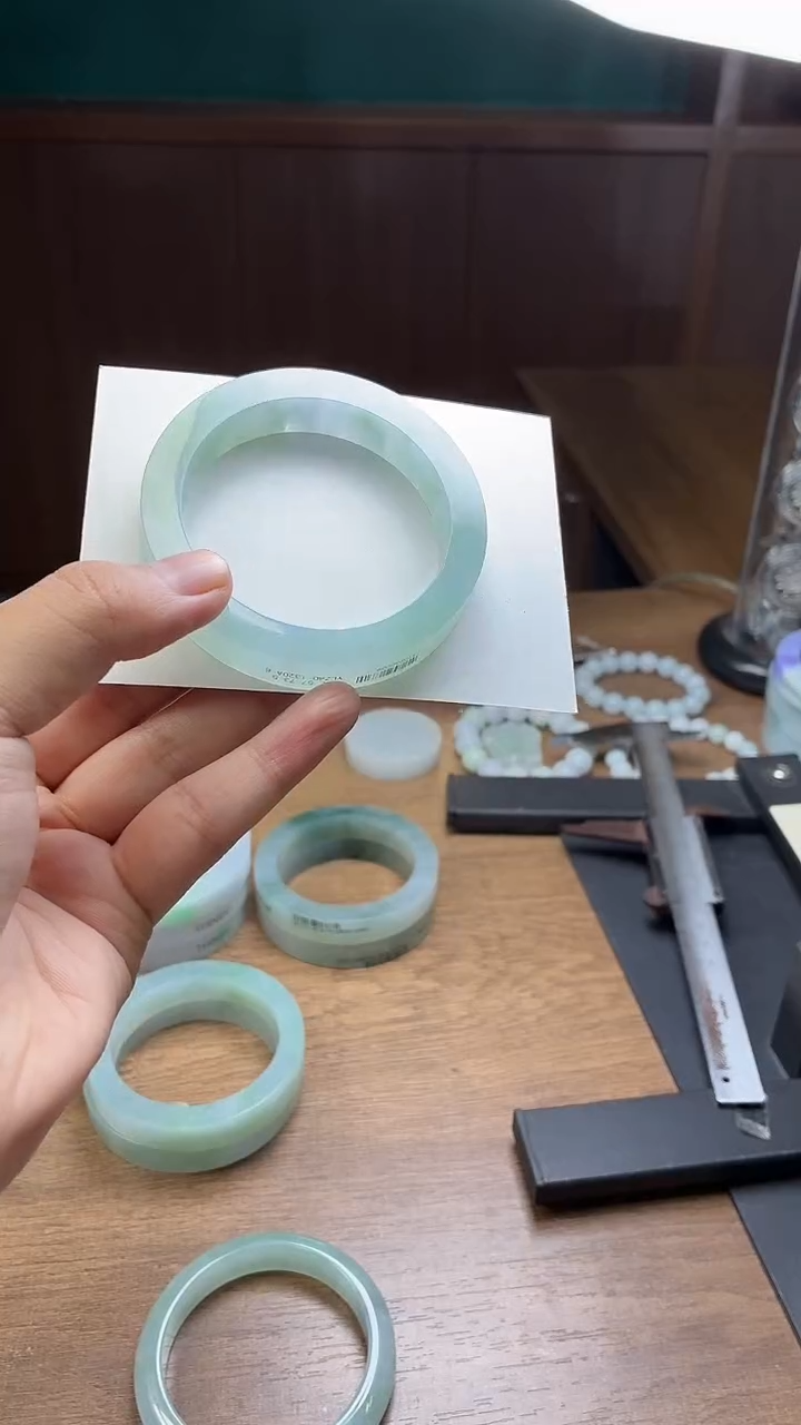 未镶嵌手镯定制翡翠M**?定制