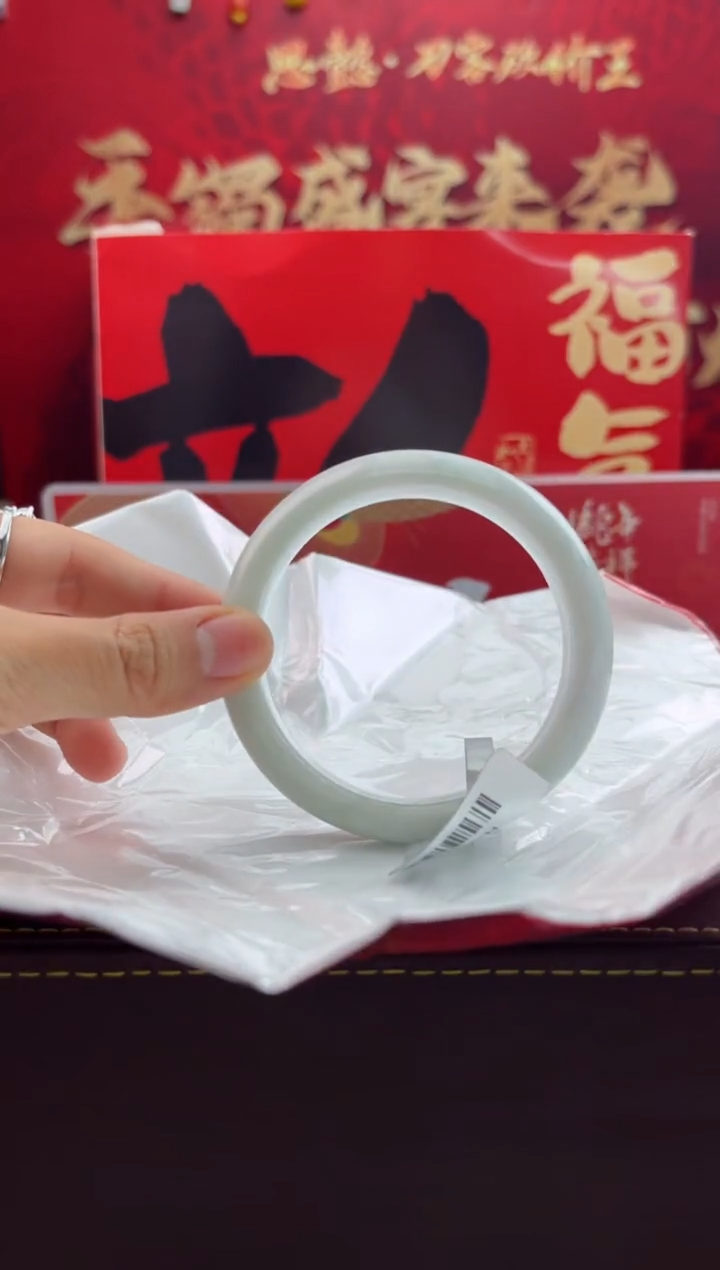 【闪购商品】翡翠手镯未镶嵌4翡翠手镯（微瑕）