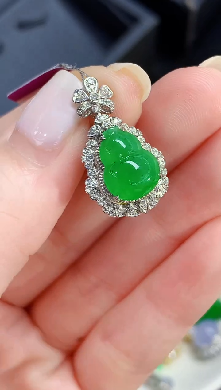 吊坠(不含链)18K金镶嵌翡翠YS多样性发其一